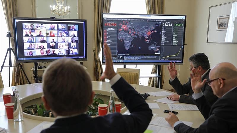 "ZOOM செயலி பாதுகாப்பானது அல்ல" -  வீடியோ கான்ஃப்ரன்ஸ் செய்ய மத்திய அரசு நெறிமுறைகள் அறிவிப்பு !