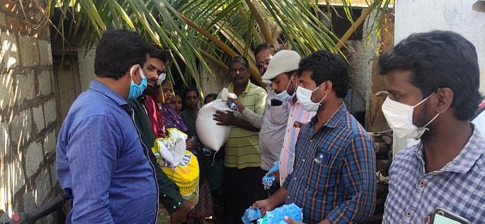 “மனிதநேயம் தான் பெரும் சொத்து” : துயரில் வாடும் ஏழைகளுக்கு சொத்தை விற்று உணவளிக்கும் இஸ்லாமிய சகோதரர்கள்!