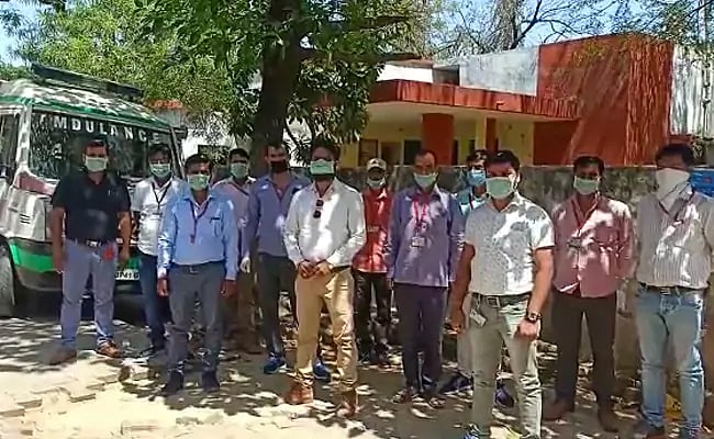 “மாஸ்க், சானிடைசர் தர மறுக்கிறார்கள்” : 19,000 ஆம்புலன்ஸ் ஊழியர்கள் வேலைநிறுத்தம் - உ.பியில் பரபரப்பு!