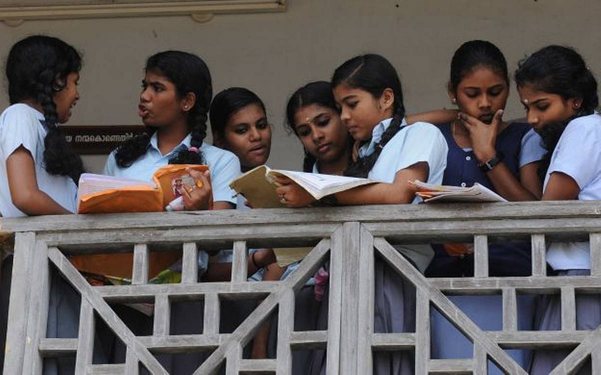 “10ம் வகுப்பு பொதுத்தேர்வு; கனவுகளை நசுக்கிட வேண்டாம்”: குழந்தைகள் நல ஆர்வலர்கள் முன் வைக்கும் கேள்விகள்!