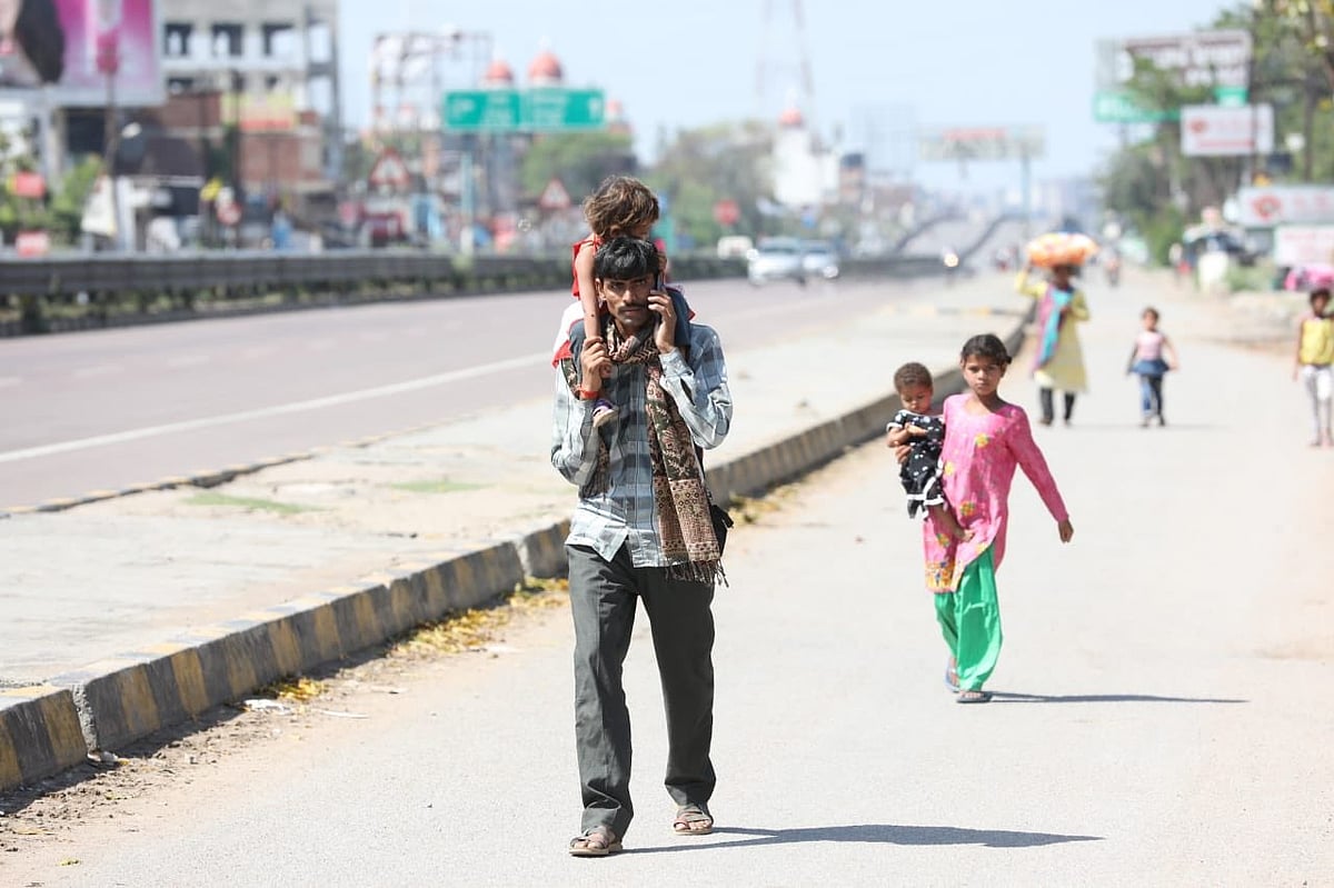 கண்ணுக்கு எட்டிய தூரம் வெறுமைதான்...