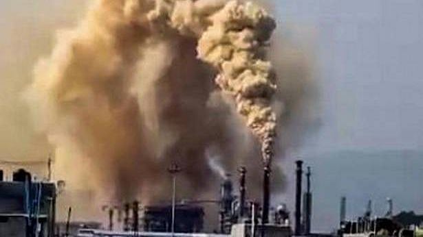 “விசாகப்பட்டினத்தில் மீண்டும் மக்களை அலறவிட்ட கரும்புகை” : HPCL தொழிற்சாலையால் ஏற்பட்ட பரபரப்பு! - video