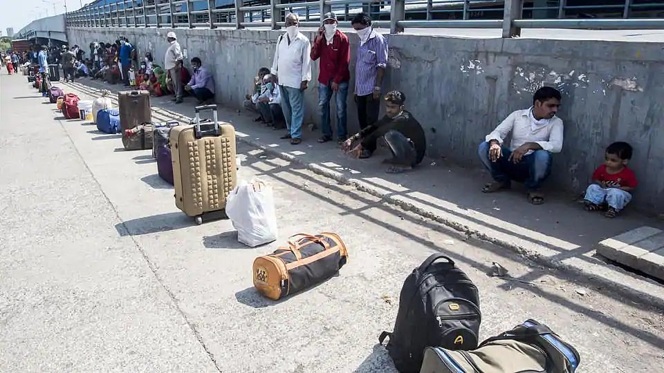 “புலம்பெயர் தொழிலாளர்கள் நலனுக்காக, இதுவரை என்ன செய்தீர்கள்?” - அரசுக்கு உச்சநீதிமன்றம் கேள்வி!