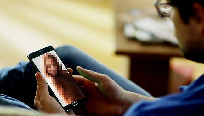 வீடியோகால், கூகுள் பே: ஊரடங்கால் தொழில் நுட்பத்தை கையில் எடுத்த பாலியல் தொழிலாளார்கள்