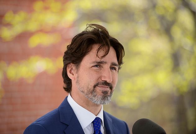 தூய்மை பணியாளர்களுக்கு மலர் தூவி ‘டாட்டா’ காட்டிய இந்தியா - மாதம் 1,35,000 ரூபாய் ஊதியம் அறிவித்த கனடா!