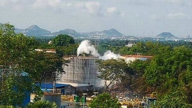 “விசாகப்பட்டினம் விஷவாயு விபத்து - பாடம் கற்குமா தமிழகம்?” : பூவுலகின் நண்பர்கள் சொல்லும் 14 அம்சங்கள்!