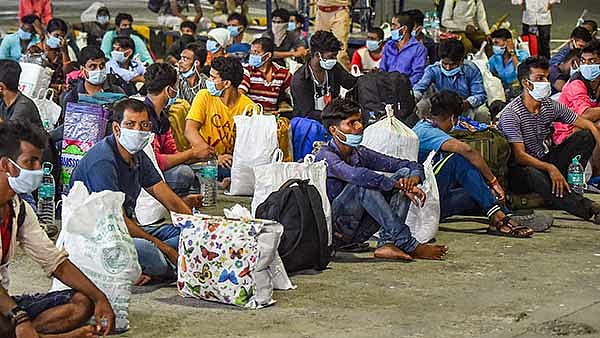 உணவுடன் ஊதியமும் கொடுக்கும் ஒடிசா அரசு... புலம்பெயர் தொழிலாளர்களை மகிழ்வித்த நவீன் பட்நாயக்! #LOCKDOWN