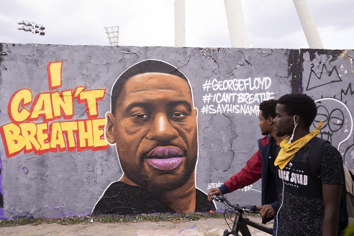 நிறவெறியால் கருப்பின இளைஞரை கொன்ற போலிஸ்: வேதனையில் விவாகரத்து நோட்டீஸ் அனுப்பிய மனைவி! #BlackLivesMatter