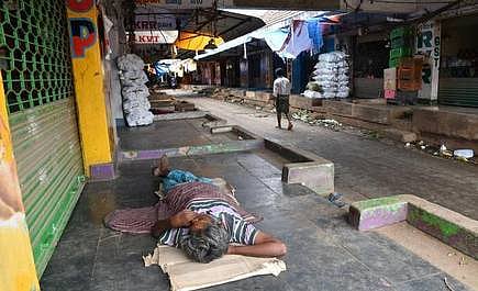 "3 வேளை உணவில்லாமல் தவிக்கும் ஏழைகள் -
5,000 ரூபாய் நிதி உதவி வழங்கிடுக" : மு.க.ஸ்டாலின் வலியுறுத்தல்!