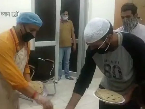 இஸ்லாமியர்களுக்கு இப்தார் விருந்து வைத்த வைஷ்ணவி கோவில் நிர்வாகத்தை மிரட்டும் பஜ்ரங் தள் !