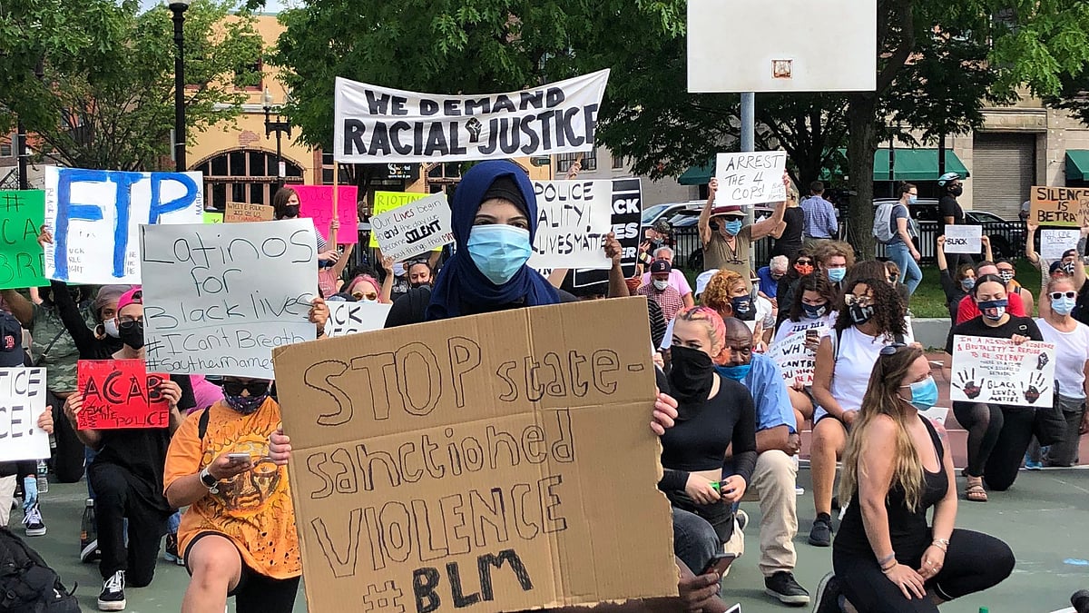 “மூச்சுவிட முடியவில்லை; கொன்றுவிடாதீர்கள்” : கருப்பின மக்கள் அமெரிக்காவில் போராட்டம் #BlackLivesMatter