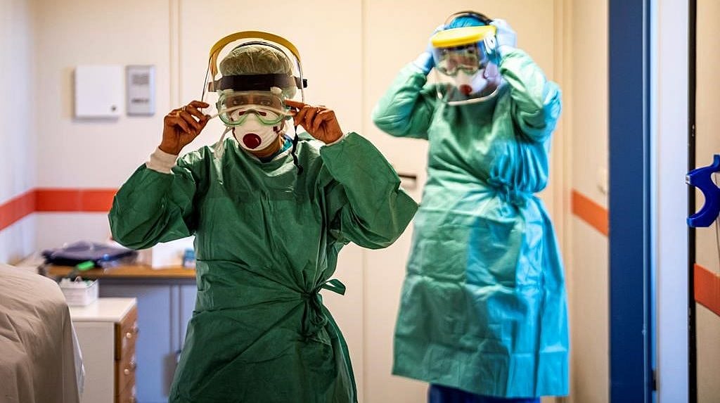 தூய்மை பணியாளர்களுக்கு மலர் தூவி ‘டாட்டா’ காட்டிய இந்தியா - மாதம் 1,35,000 ரூபாய் ஊதியம் அறிவித்த கனடா!