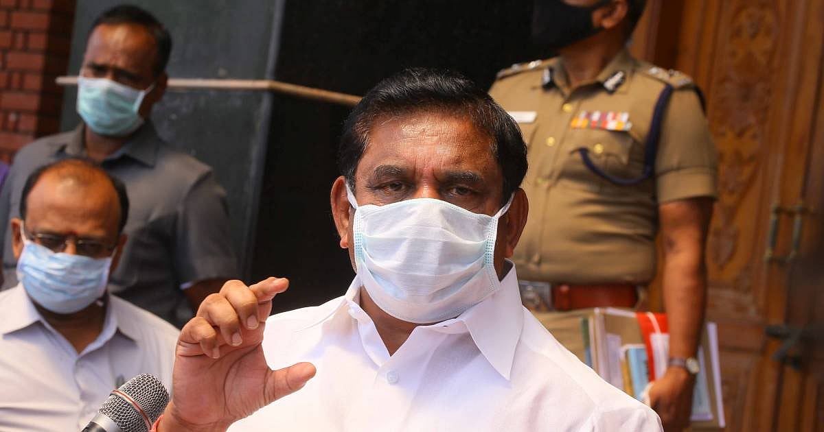 “சாதகமான அதிகாரிகளுக்கு ஓய்வுக்குப் பிறகும் பணி நீட்டிப்பு” : எடப்பாடி அரசுக்கு கோடிகளில் கூடும் செலவு!