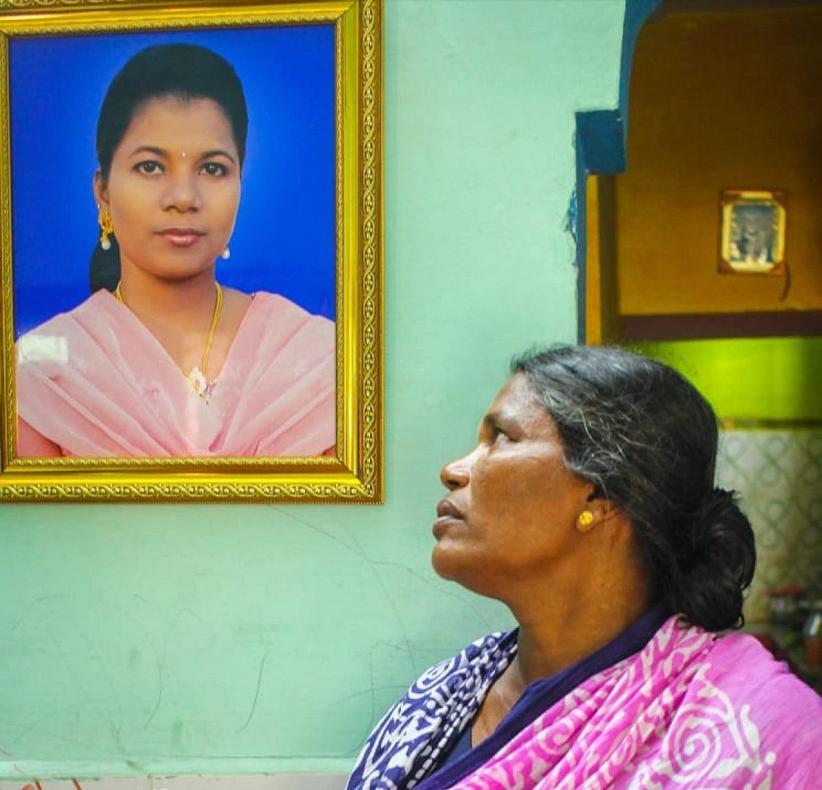 “பெற்ற பிள்ளையின் கல்லறையில் கண்ணீர் வடிக்க போராட்டம்” - தூத்துக்குடி ஸ்நோலினின் தாயார் வேதனை! #Sterlite