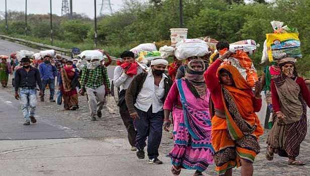 “புலம்பெயர் தொழிலாளர்கள் சொந்த ஊர் திரும்பும் செலவை அரசே ஏற்க வேண்டும்” - உச்சநீதிமன்றம் உத்தரவு!