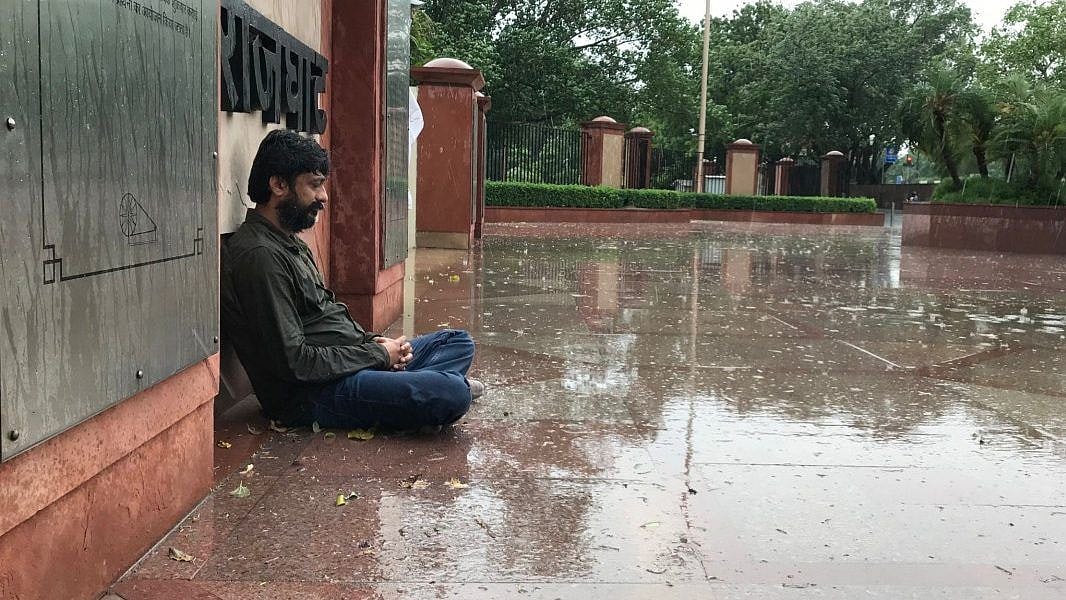 “புலம் பெயர்ந்த தொழிலாளர்களை பற்றி மோடி அரசு சிந்திக்கவில்லை”: சாகும் வரை உண்ணாவிரதம் -சமூக ஆர்வலர் கைது!