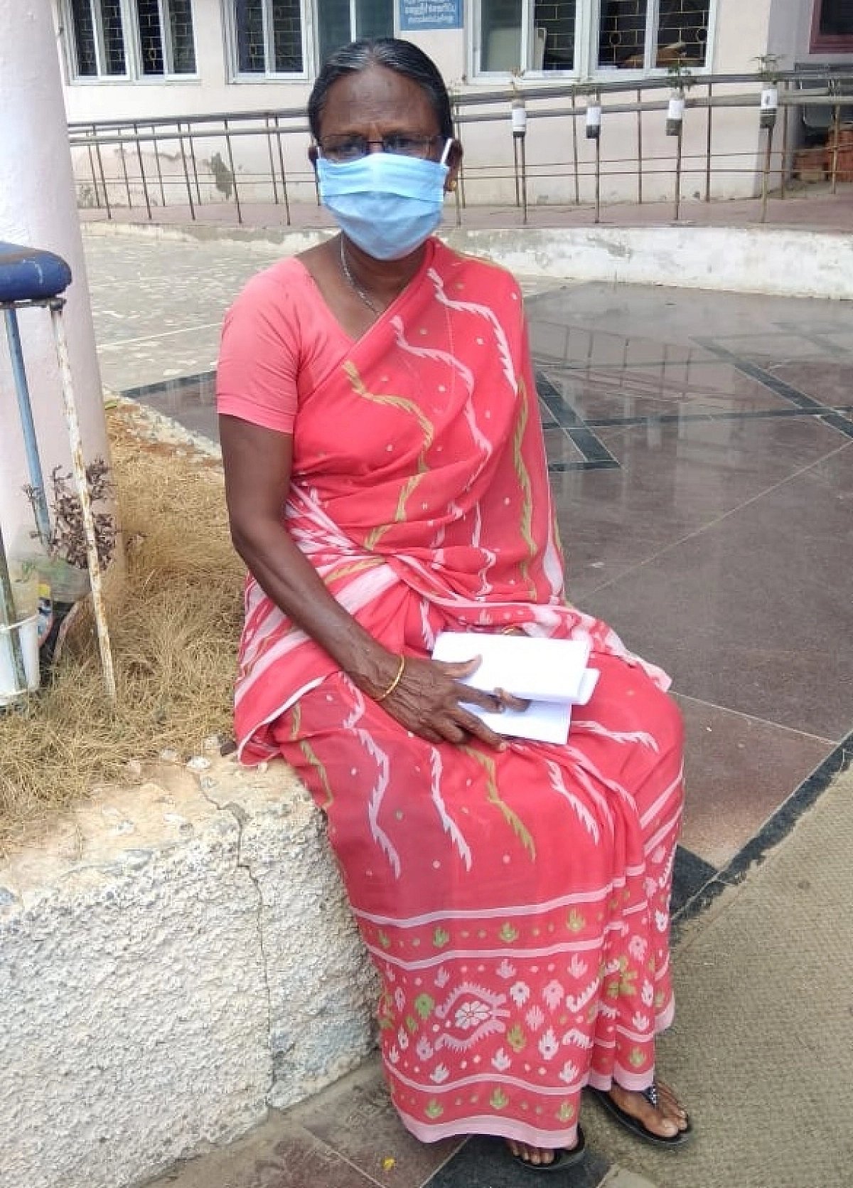 “நாள்தோறும் மதுகுடித்து விட்டு தகராறு - நிம்மதி இழந்து நிற்கிறேன்”: மகனை கைது செய்ய தாய் கண்ணீர் மல்க மனு