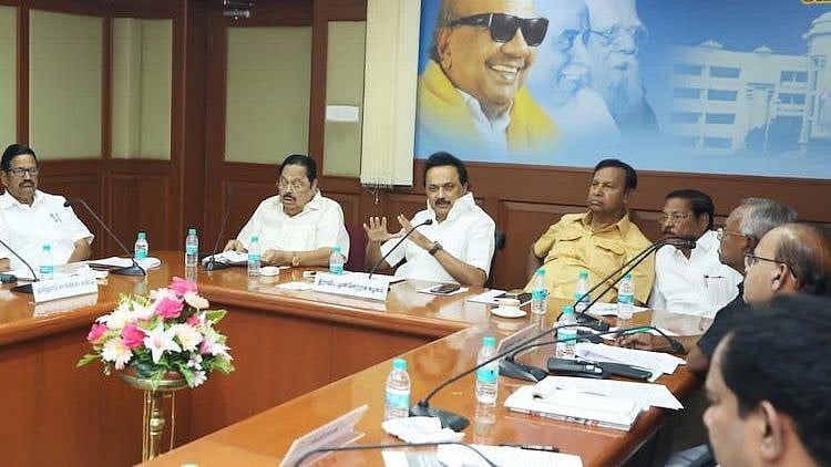 “மதுக்கடைகள் திறப்பதை எதிர்த்து நாளை கருப்புச் சின்னம் அணிவோம்” : தி.மு.க கூட்டணிக் கட்சிகள் அறைகூவல்!