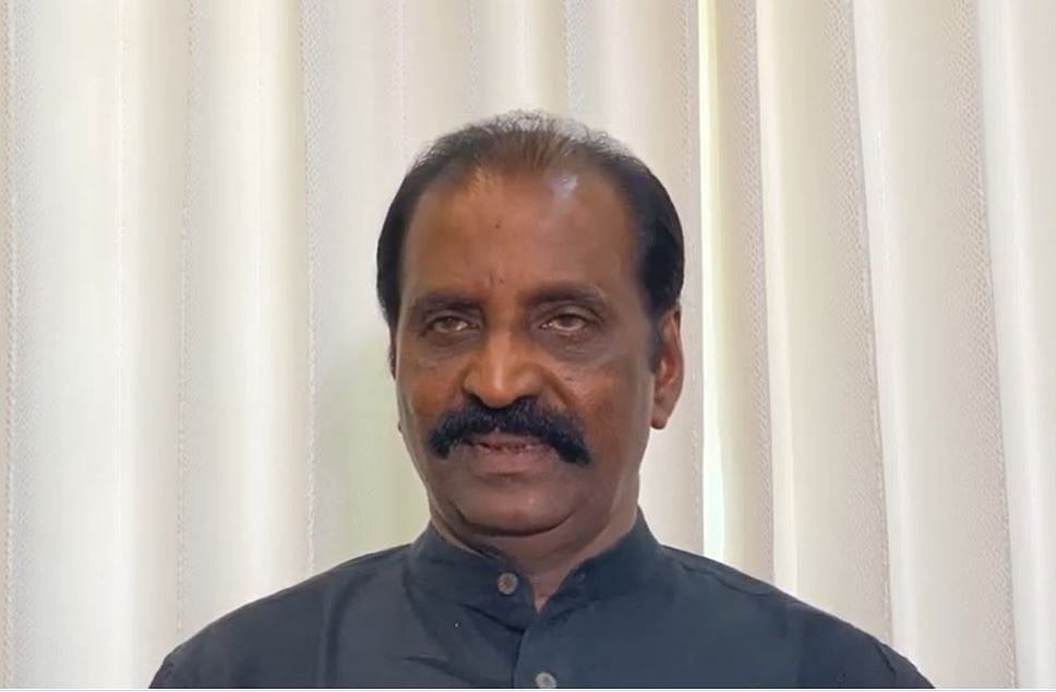 “ தூணிலும், துரும்பிலும் இருப்பது கடவுளா? கொரோனாவா? ”- வைரமுத்துவின் கவி பாடல்! #CoronaLockdown
