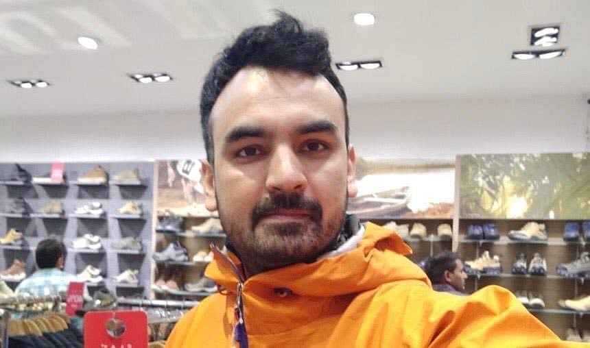 “நோயாளியின் உயிரே முக்கியம்” : தன் உயிரையும் பொருட்படுத்தாது கொரோனா நோயாளியைக் காப்பாற்றிய மருத்துவர்!