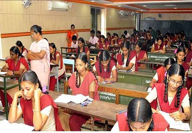 “டாஸ்மாக்கை திறப்பது போல், பொதுத்தேர்வை நடத்துவது எளிதல்ல” - அ.தி.மு.க அரசுக்கு உயர் நீதிமன்றம் குட்டு!