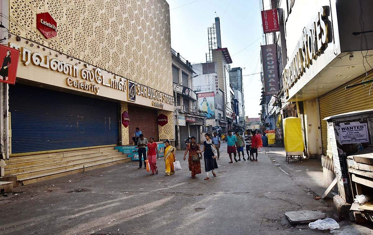 தீவிரமாக பரவும் கொரொனா.. இயல்பு நிலைக்கு திரும்பும் சென்னை.. இதுதான் தடுப்பு நடவடிக்கையா Mr.எடப்பாடி?