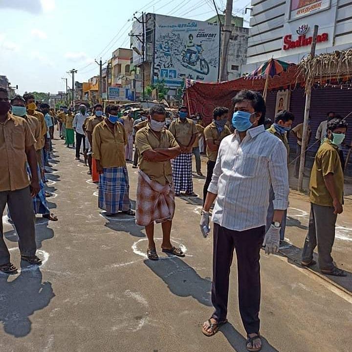 எடப்பாடி அரசின் அரசியல் காழ்ப்புணர்ச்சி - நிவாரணம் வழங்கிய தி.மு.க.வினர் மீது பொய்யான வழக்கு பதிவு!