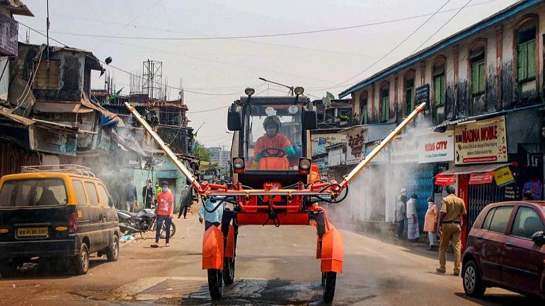 “மும்பை தாராவியில் எப்படி வேகமாகப் பரவியது கொரோனா?” : இந்தச் சூழலிலும் 500 பேருக்கு ஒரே கழிப்பறைதான்!