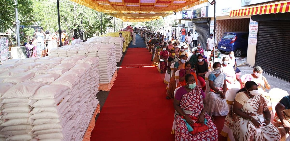 “சென்னையில் 1.33 லட்சம் பேருக்கு நிவாரணம்” : அரசால் முடியாததை ஒற்றை ஆளாய் செய்துமுடித்த மு.க.ஸ்டாலின்!