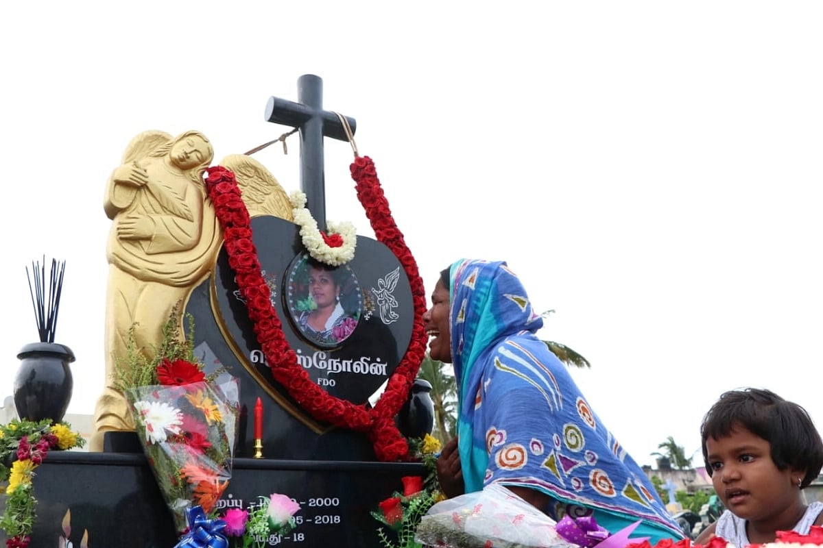 “பெற்ற பிள்ளையின் கல்லறையில் கண்ணீர் வடிக்க போராட்டம்” - தூத்துக்குடி ஸ்நோலினின் தாயார் வேதனை! #Sterlite