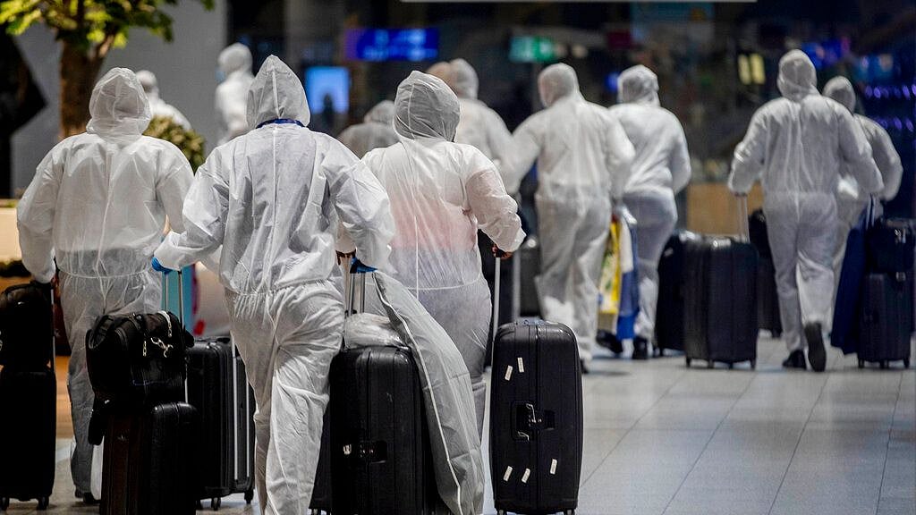 உயர் அதிகாரிகளுக்கு 5 ஸ்டார் ஹோட்டலில் கொரோனா சிகிச்சை - மக்களுக்கு ஒரு நீதி, அதிகாரிகளுக்கு ஒரு நீதியா?