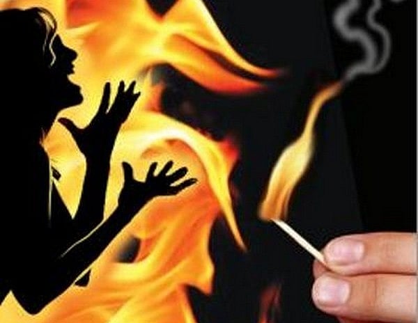 “மது அருந்திவிட்டு தகராறு செய்த கணவன்” : மனைவி, மகள் தீக்குளிப்பு - டாஸ்மாக்கால் முதல்நாளே ஏற்பட்ட சோகம்!