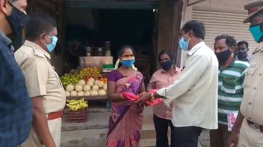 எதிர்ப்பால் பணிந்த வாணியம்பாடி நகராட்சி ஆணையர் - மன்னிப்பு கோரி இழப்பீடும் வழங்கினார்! 