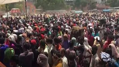 “ஊரடங்கை மீறி இறந்த பசுவுக்குப் பாடை கட்டி ஊர்வலம் சென்ற இந்துத்வா கும்பல்” : உ.பியில் தொடரும் அராஜகம்!