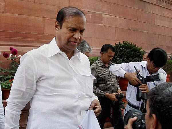 “அமெரிக்காவில் சிக்கியுள்ள தமிழக மாணவர்களை மீட்க கூடுதல் விமானங்களை இயக்குக” - டி.ஆர்.பாலு வேண்டுகோள்!