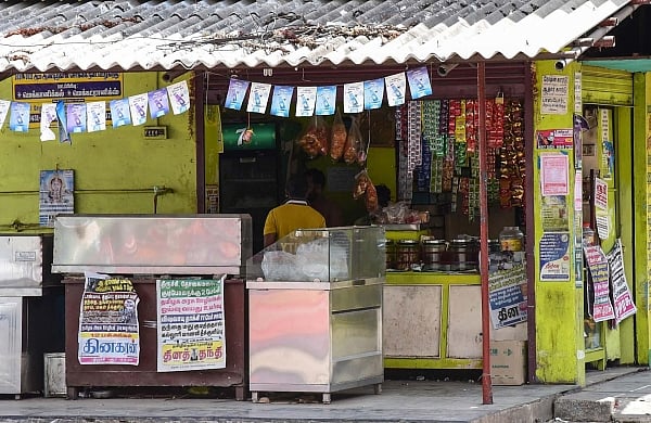 மதுக்கடைத் திறப்புக்கு மக்கள் கடும் எதிர்ப்பு : அதிருப்தியை சமாளிக்க தேநீர்க் கடைகளைத் திறக்க அனுமதி!