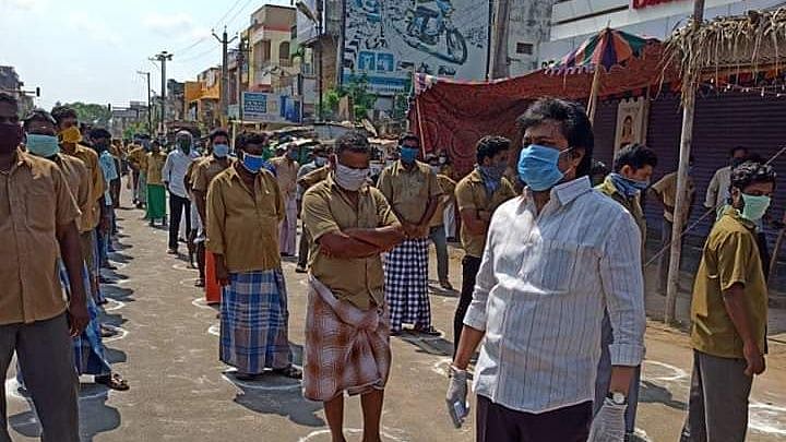 எடப்பாடி அரசின் அரசியல் காழ்ப்புணர்ச்சி - நிவாரணம் வழங்கிய தி.மு.க.வினர் மீது பொய்யான வழக்கு பதிவு!