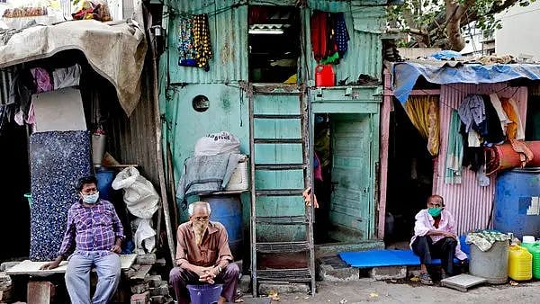 “மும்பை தாராவியில் எப்படி வேகமாகப் பரவியது கொரோனா?” : இந்தச் சூழலிலும் 500 பேருக்கு ஒரே கழிப்பறைதான்!