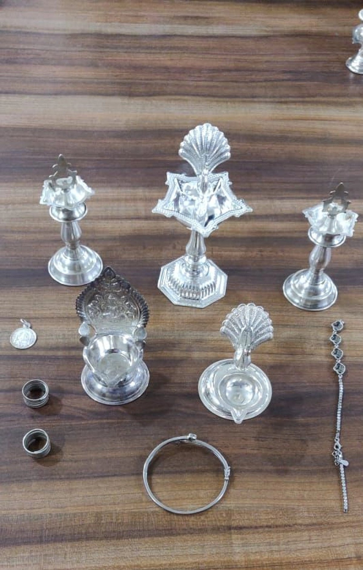 “சொந்த ஊருக்குச் சென்றவர்களின் வீட்டில் திருட்டு” : ஊரடங்கில் நடந்த திடுக்கிடும் கொள்ளைச் சம்பவம்!