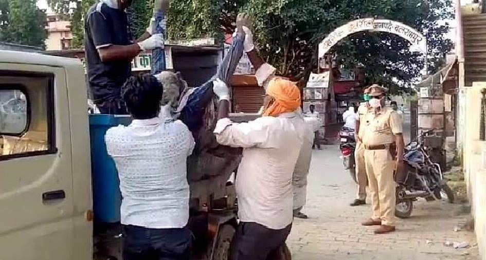 குப்பை வண்டியில் சடலத்தை ஏற்றிய விவகாரம்: “மனித குலத்துக்கே அவமானம்” - உ.பி அரசுக்கு NHRC கண்டனநோட்டீஸ்!