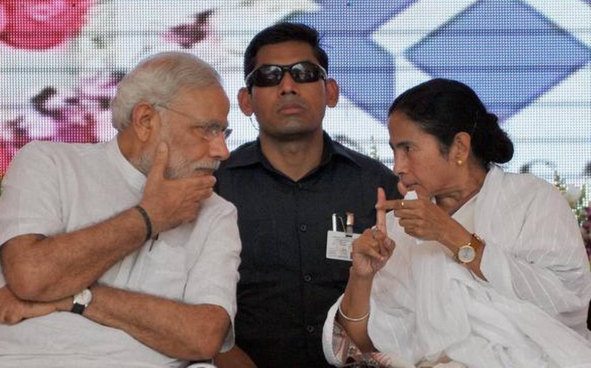 “தொழிலாளர்களுக்கு ரூ.10,000 வழங்குங்கள்... இதற்காவது PMCares-ஐ பயன்படுத்துங்கள்” - மம்தா பானர்ஜி ட்வீட்!