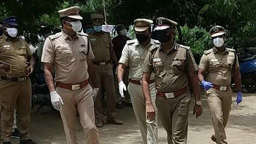 கொரோனா தொற்றால் முதல் போலிஸ் பலி - இன்ஸ்பெக்டர் பாலமுரளியின் மறைவால் சோகத்தில் சென்னை காவல்துறை! #Corona