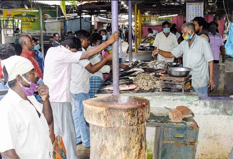 “இறைச்சிக் கடைகளுக்கு மட்டும் தடை - உணவிலும் பாகுபாடா?”: அ.தி.மு.க அரசின் அறிவிப்புக்கு எதிர்ப்பு!