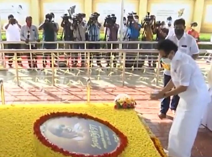 தலைவர் கலைஞரின் 97வது பிறந்த நாள்... மரியாதை செலுத்திய மு.க.ஸ்டாலின்! #Kalaignar97