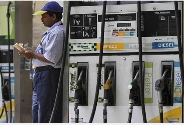 “கண்டுகொள்ளாத அரசு - பெட்ரோல், டீசல் விலை 5-வது நாளாக அதிகரிப்பு” : சிரமத்தில் வாகன ஓட்டிகள்!