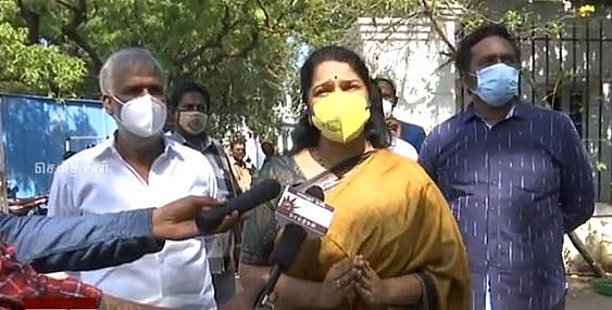 “போலிஸாரின் மிருகத்தன தாக்குதலால் பலியானோருக்கு நீதி வேண்டும்” : டி.ஜி.பி-யிடம் கனிமொழி எம்.பி மனு!