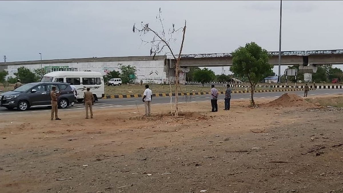 “நாங்கள் என்ன தீவிரவாதிகளா?” - எடப்பாடி பழனிசாமி வருகைக்காக அடைத்து வைக்கப்பட்ட செய்தியாளர்கள் குமுறல்!