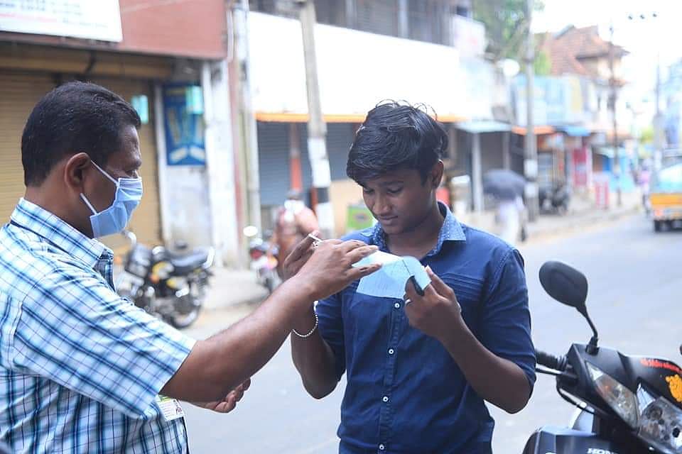சாலையில் கிடந்த மாஸ்க் பயன்படுத்திய இளைஞர்: குடும்பமே கொரோனாவால் அவதி.. வேலூரை பதற வைத்த சம்பவம்!