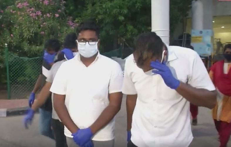 ரூ.2000 கமிஷன்..ட்ராவல்ஸ் பேக்கேஜ்.. ஊரடங்கில் E-Passஐ வைத்து கல்லாகட்டிய அரசு ஊழியர்கள் உட்பட ஐவர் கைது!