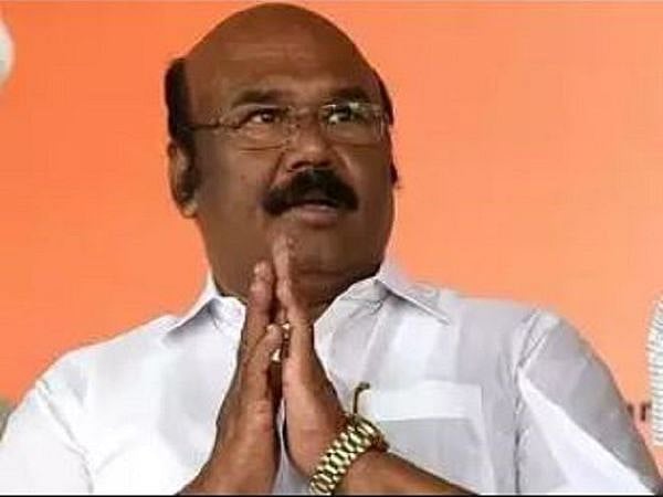 “சொந்த தொகுதி மக்களையே காப்பாற்ற தவறிய ஜெயகுமாரின் போலிச் சிரிப்பை மக்கள் அறிவார்கள்”- தி.மு.க MLA சாடல்!